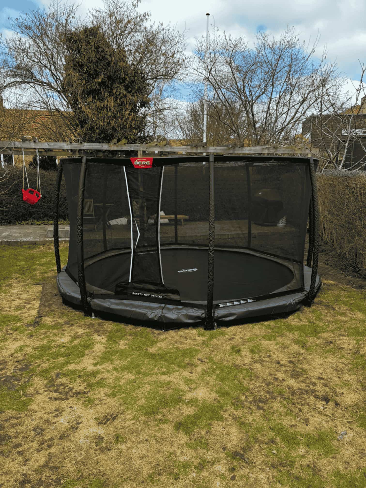 Færdig nedgravet rund trampolin